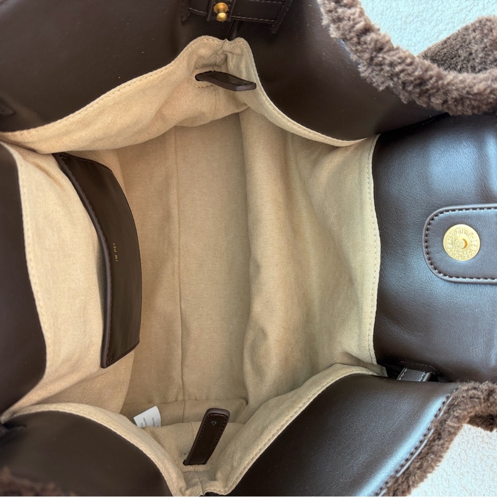JW PEI Medium Hana faux fur tote - Picture 3 of 4